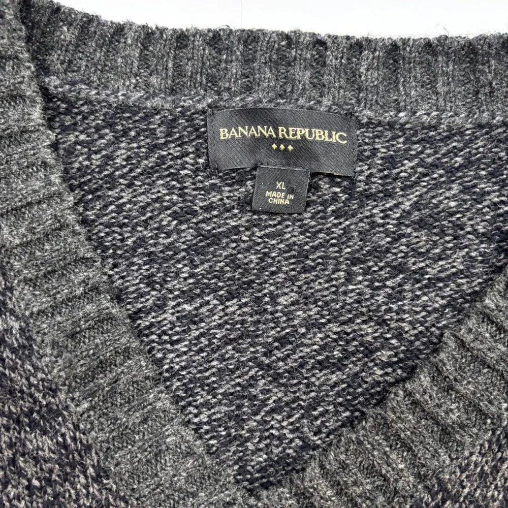 Banana Republic Mens XL V-Neck Sweater Gray Marl Knit Ribbed Trim‎ Pullover
